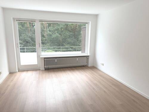 Wohnzimmer mit Balkon - 