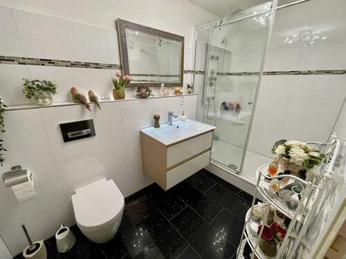 Duschbad.jpeg - Terrassenwohnung mit 122,00 m&sup2; in Hamburg zur Miete