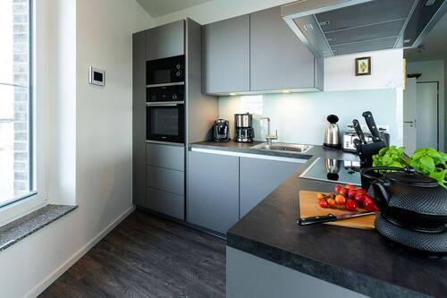 integrierte, voll ausgestattete Einbauküche - 