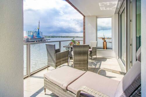 großzügige Loggia mit Meeblick - 