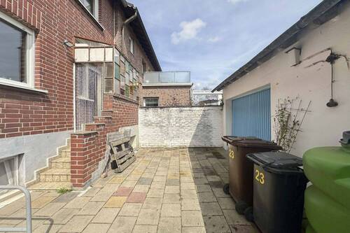 Hinterhof und Durchgang zum Garten - 