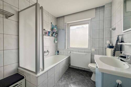 Badezimmer 1. OG - 