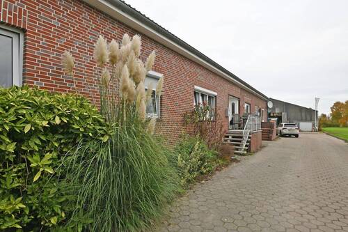 Fassade Blick zur Halle - Mehrfamilienhaus, Wohnhaus mit 242,40 m² in Hamburg zum Kaufen