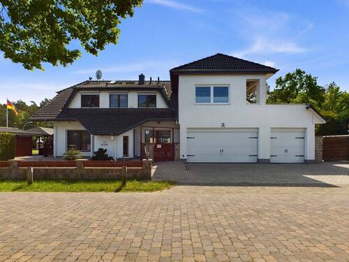 Straßenseite - 8 Zimmer Einfamilienhaus zum Kaufen in Hambühren