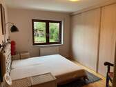 Schlafzimmer mit Einbauschrank - 