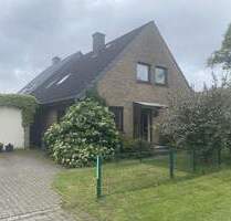 Großes Einfamilienhaus (367.800 €), große Nebengebäude (Halle, Lagerhaus, Doppelgarage, 60.000€)) - Stöckse