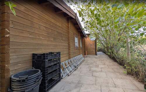 Terrasse hinter Halle - 