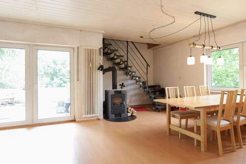 Wohnzimmer_Whg1 - 9 Zimmer Mehrfamilienhaus, Wohnhaus zum Kaufen in Büdingen