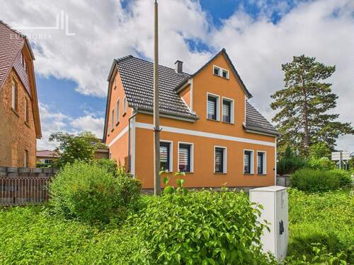 Straßenansicht - Charmantes Einfamilienhaus in Oberroßla - Ideal für Familien zu verkaufen