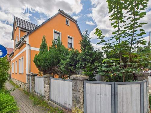 Straßenansicht - 6 Zimmer Einfamilienhaus zum Kaufen in Apolda