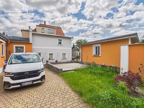 Nebengebäude und Garage - 