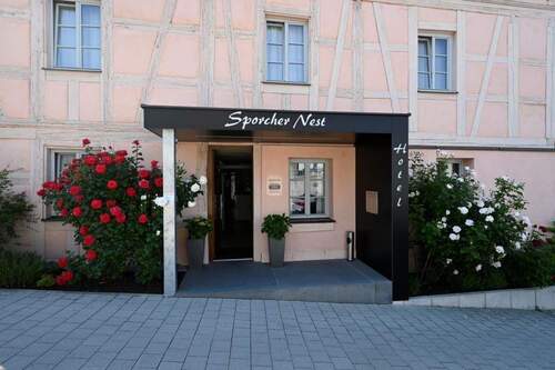 Der Eingangsbereich - Hotel, Pension, Gasthof in Cadolzburg