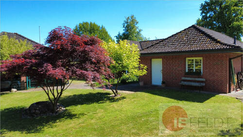Außenansicht vorn - Idyll am Rande Hamburgs: Ebenes Wohnhaus mit wertiger Ausstattung, Carport + Garten mit Ausblick