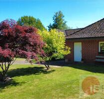Idyll am Rande Hamburgs: Ebenes Wohnhaus mit wertiger Ausstattung, Carport + Garten mit Ausblick - Kattendorf
