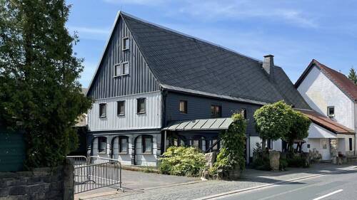 Straßenseite - 1 Zimmer Mehrfamilienhaus, Wohnhaus in Großröhrsdorf