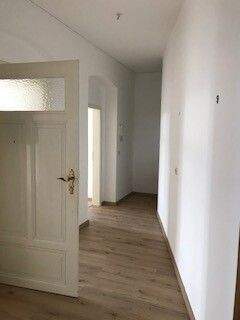 Flur - Etagenwohnung mit 62,20 m&sup2; in Görlitz zur Miete