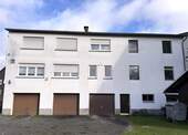 Rückansicht - 5 Zimmer Mehrfamilienhaus, Wohnhaus in Hatzfeld (Eder)