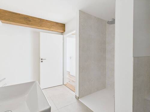 Bad mit Dusche - 
