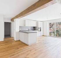 ERSTBEZUG 3-Zimmer-Wohnung nach hochwertiger Denkmalsanierung - Einbauküche Balkon Ankleide - Amberg