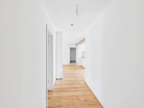 Diele mit Blick in Richtung Küche - 