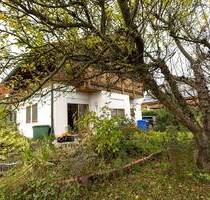 Attraktives Einfamilienhaus mit zwei Wohneinheiten in ruhiger Randlage - Osterhofen Altenmarkt