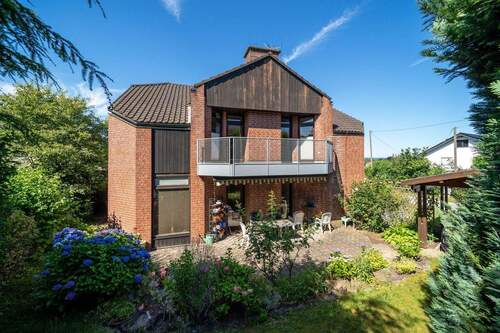 Außenansicht/Garten - 7 Zimmer Einfamilienhaus in Bielefeld