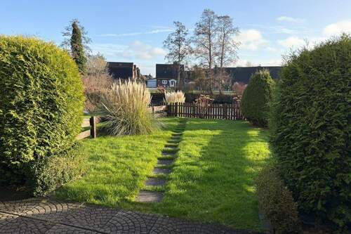 Garten mit Blick zum Wasser - 