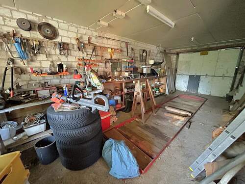 Garage mit Maurergrube - 