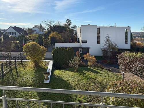 Blick vom Balkon in den Garten - 6 Zimmer Doppelhaushälfte zum Kaufen in Böblingen