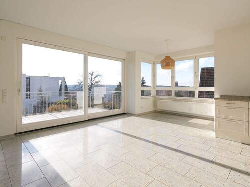 Lichtdurchfluteter Wohn- und Essbereich - 6 Zimmer Doppelhaushälfte in Böblingen