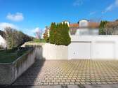 Garage und Stellplatz am Haus - 