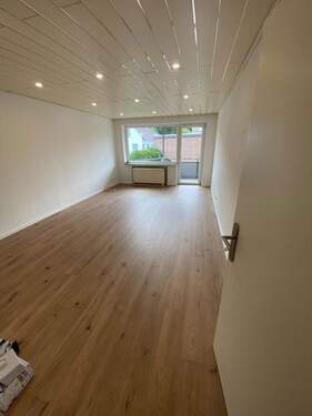 Wohnzimmer - 3,5 Zimmer Wohnung mit Balkon - 720,00&nbsp;EUR Kaltmiete, ca.&nbsp; 75,00&nbsp;m&sup2;&nbsp;Wohnfl&auml;che