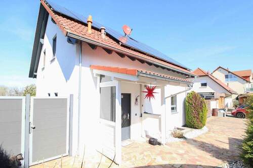 Haus mit Eingangsbereich - 