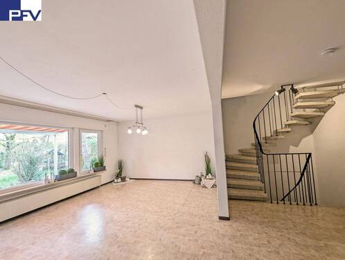 EG Wohnen u. Treppe - 