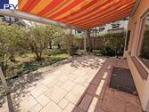 Terrasse mit Blick in den Garten - 