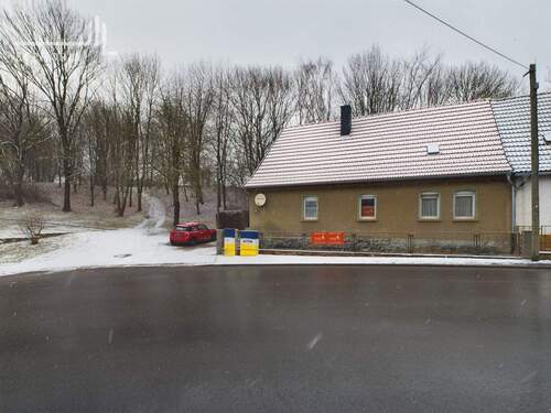 Straßenansicht - Sofortkauf-Angebot: Charmante Doppelhaushälfte in Pfiffelbach - Ideal für Handwerker mit Vision!