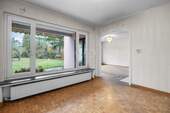 Ess-Zimmer mit Blick in Wohnbereich - 