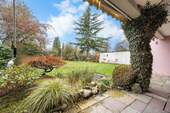 Garten mit Blick von Terrasse - 