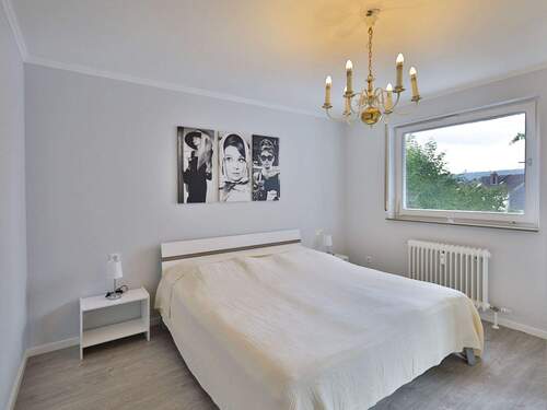 Schönes, helles Schlafzimmer - 