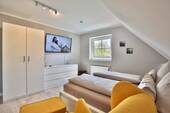Schlafzimmer 1 mit TV - 