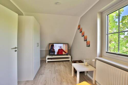 Schlafzimmer 2 rechts mit TV - 