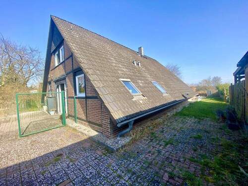 Seitenansicht des Nurdaches - 5 Zimmer Einfamilienhaus in Glasau