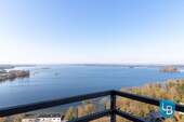 Ausblick vom Balkon - Wohnen, wo andere Urlaub machen! Gemütliches 1-Zimmer-Apartment mit fantastischem Seeblick.