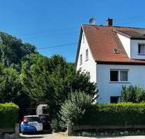 Doppelhaushälfte in Erbach mit herrlichem Garten