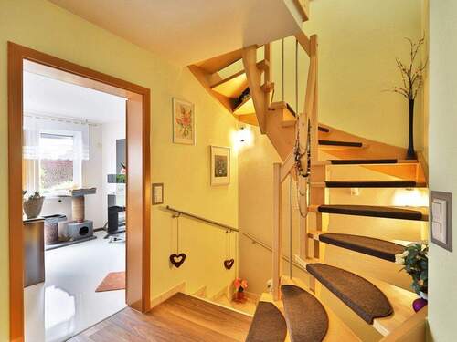 Flur und Treppenhaus - 