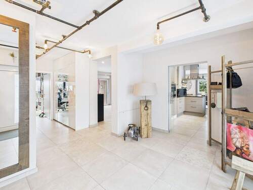 großzügige Diele - Einfamilienhaus mit 277,00 m&sup2; in Mainz zum Kaufen