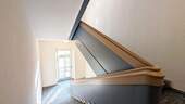 Treppenhaus mit Aufzug - 