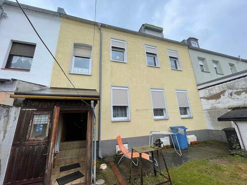 Rückansicht des Hauses - 6 Zimmer Reihenmittelhaus zum Kaufen in Güsten