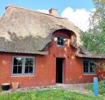 Seltenes Küstenobjekt nahe der Nordsee - Historisches Reetdachhaus zur individuellen Fertigstellung - Almdorf