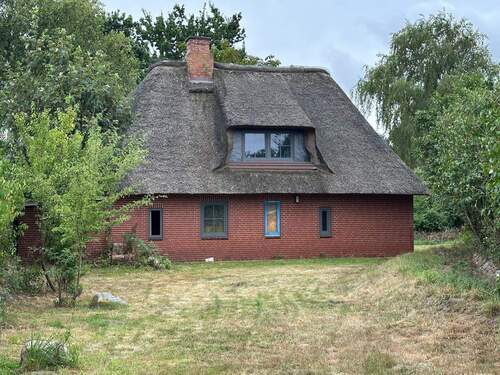 Außenansicht/Garten - 4 Zimmer Einfamilienhaus in Almdorf